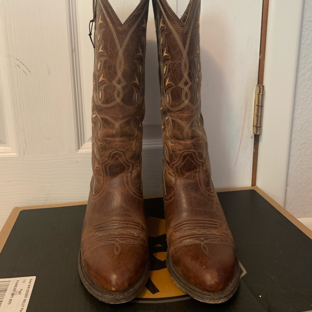 Ariat Desert Holly Pearl boots
